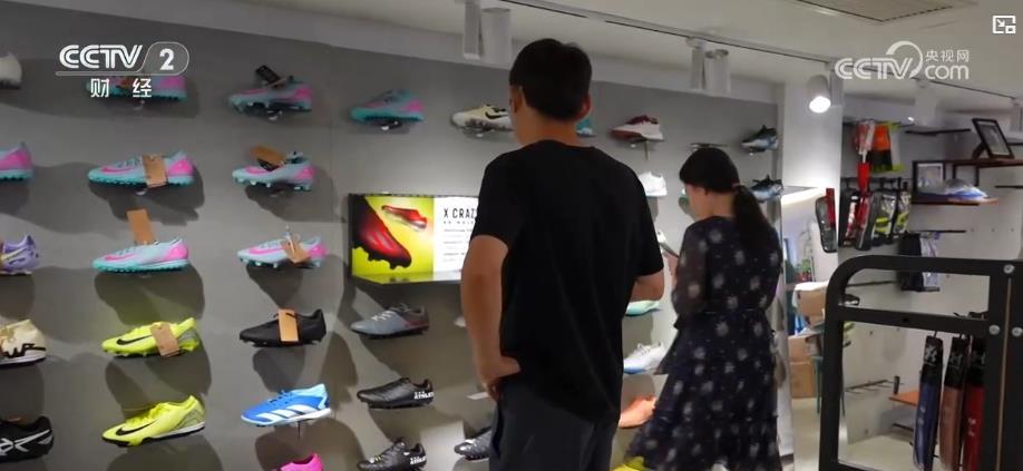 青少年培训火爆 装备销售激增 赛事热度带动足球消费不断延伸