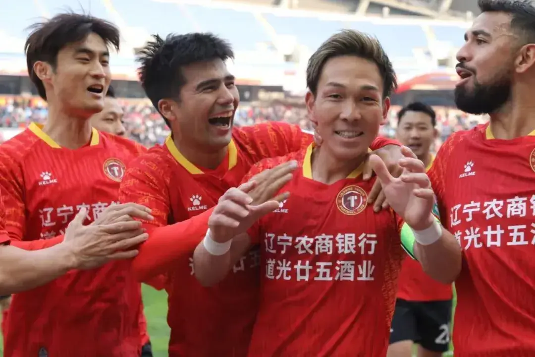 4:0！两辽宁铁人踢疯了，38分钟终结比赛，重庆铜梁龙突然崩盘