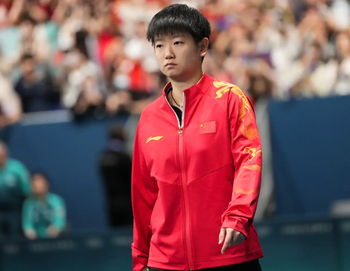 国乒大合照，王楚钦、王曼昱靠边站，孙颖莎稳居C位，王励勤现身