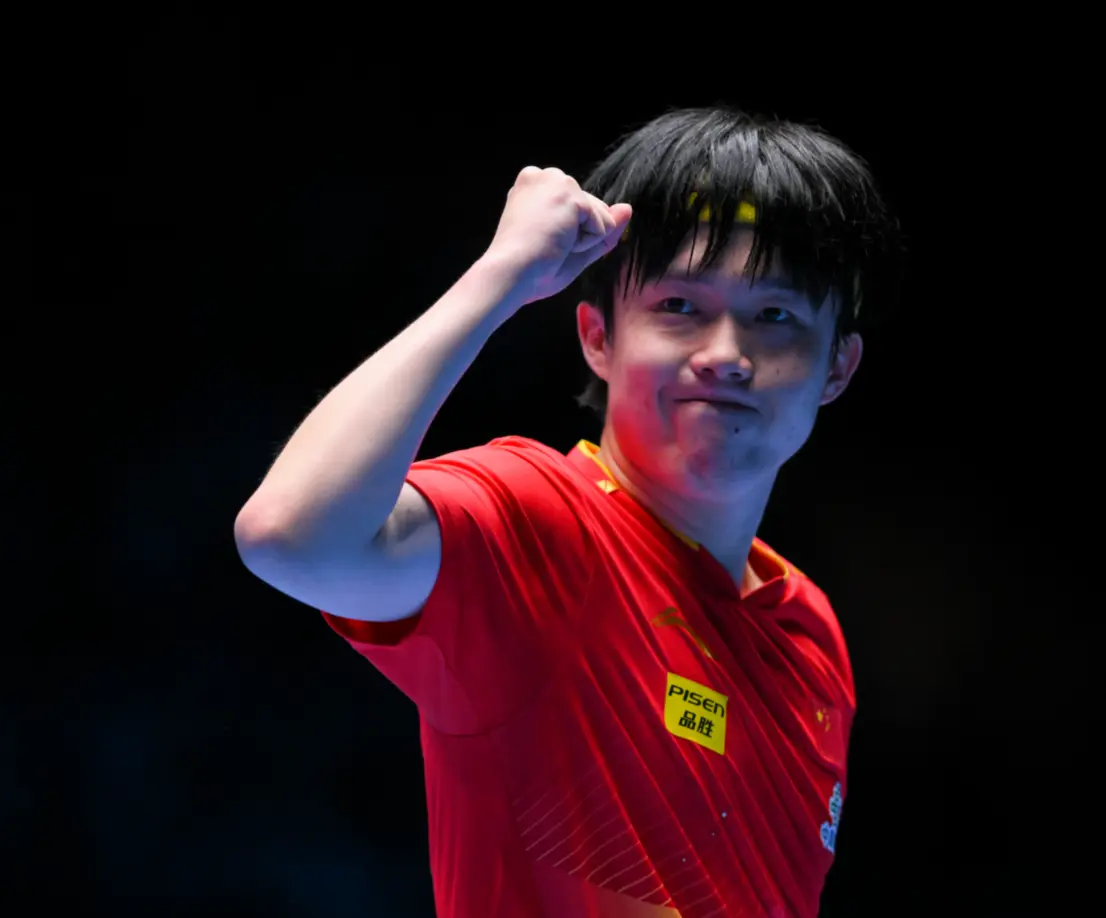 国乒大合照，王楚钦、王曼昱靠边站，孙颖莎稳居C位，王励勤现身