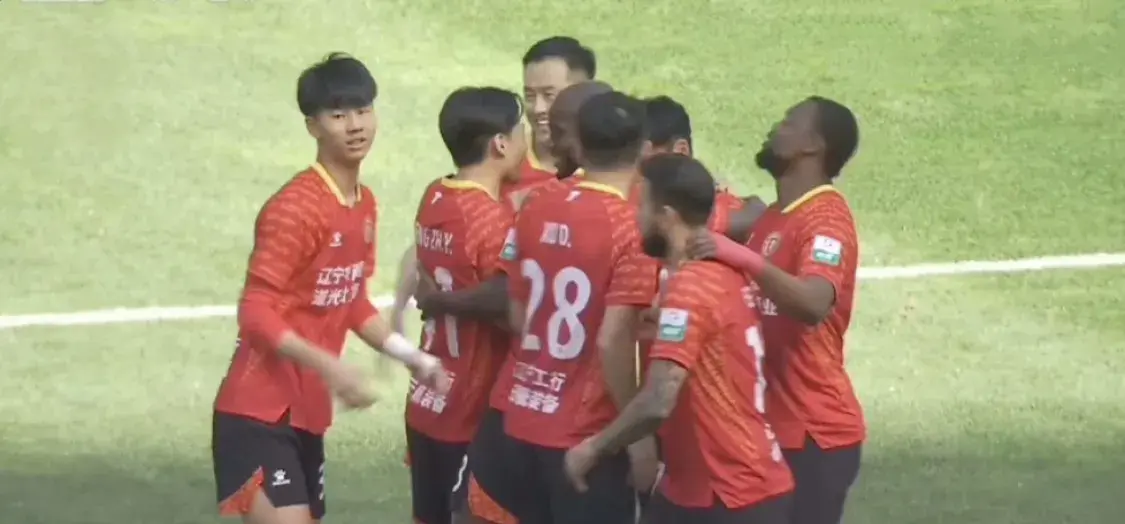 4:0！两辽宁铁人踢疯了，38分钟终结比赛，重庆铜梁龙突然崩盘