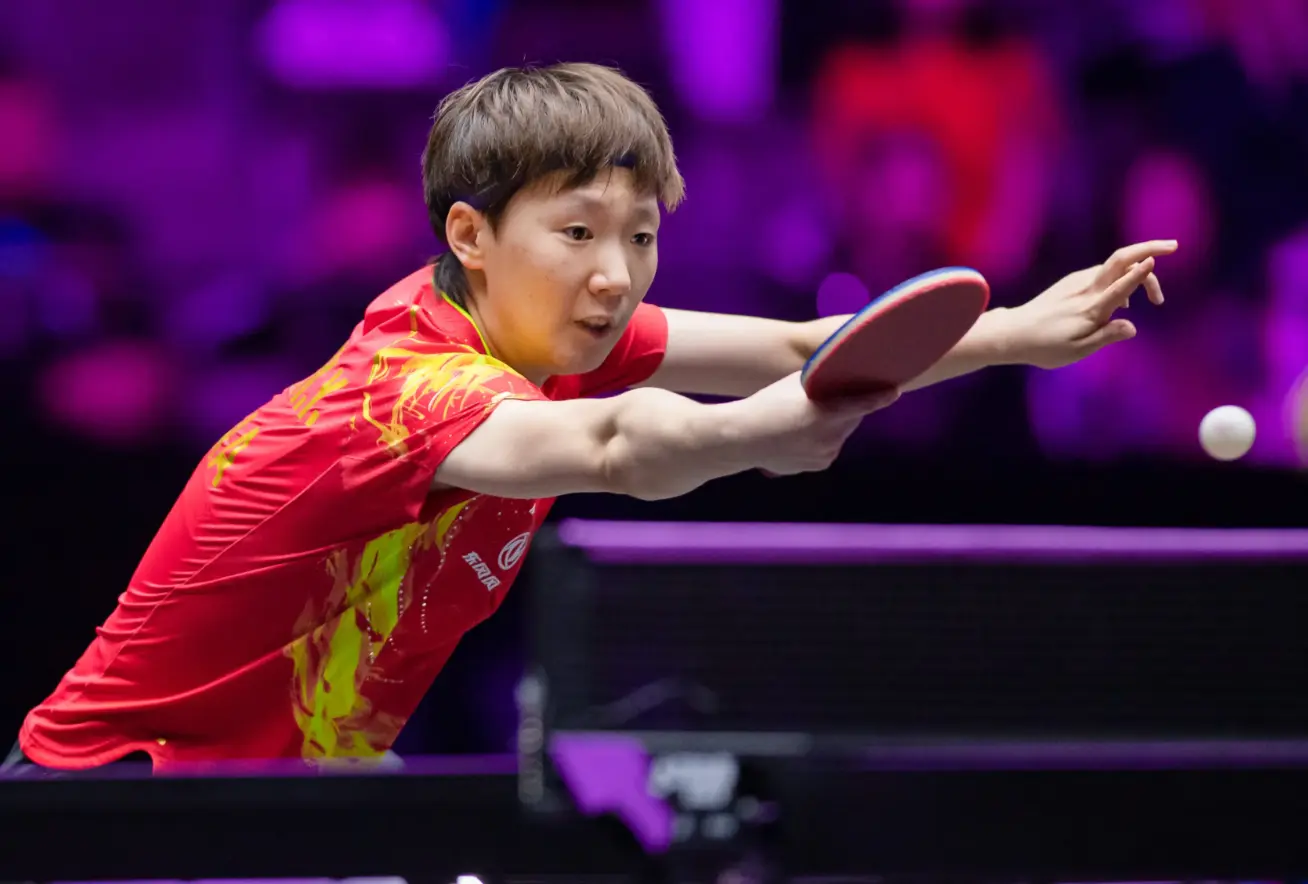 国乒大合照，王楚钦、王曼昱靠边站，孙颖莎稳居C位，王励勤现身