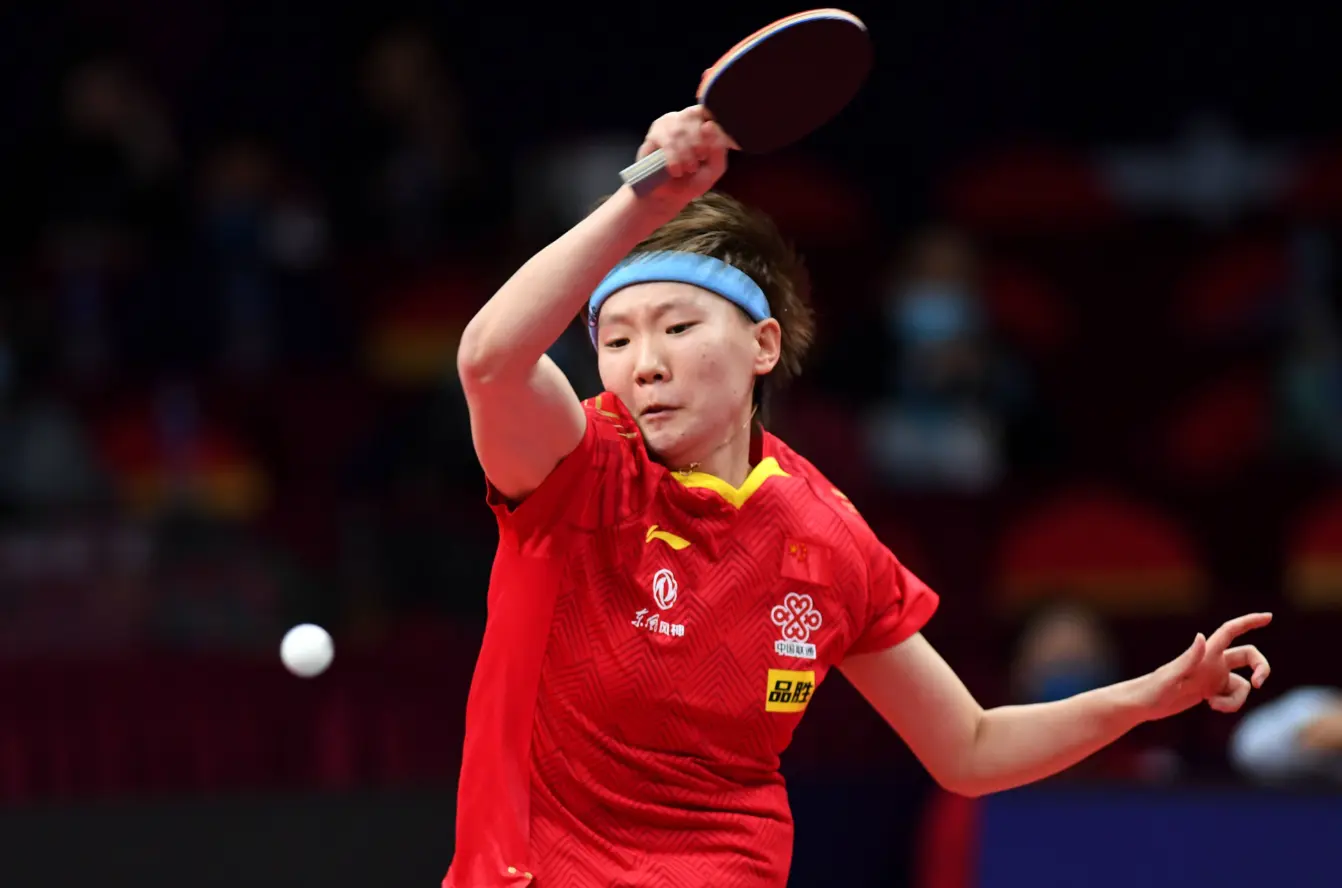 国乒大合照，王楚钦、王曼昱靠边站，孙颖莎稳居C位，王励勤现身