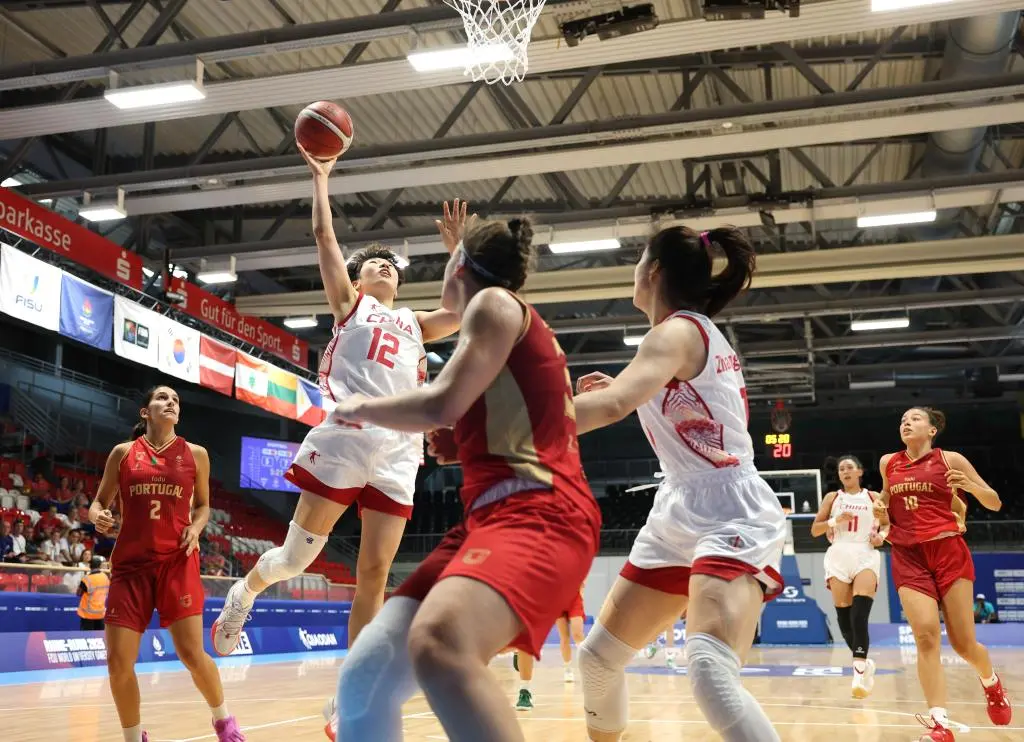 大运会综合：中国代表团添金 篮球开赛中国女篮开门红
