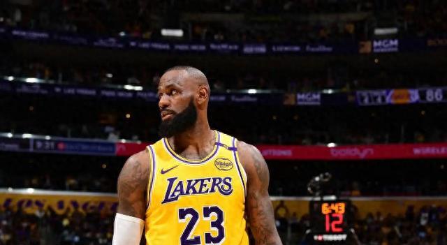 众所周知无限开火权谁都想要，但NBA现役仅5人配得上 詹皇落选