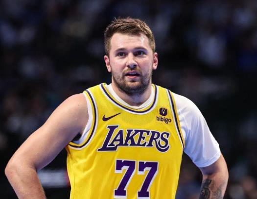 众所周知无限开火权谁都想要，但NBA现役仅5人配得上 詹皇落选