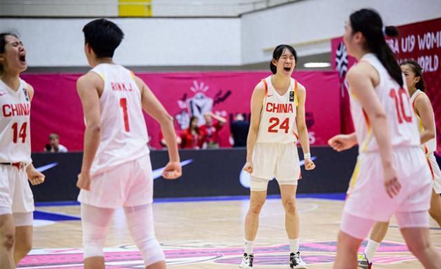 中国U19女篮加时险胜捷克，冉珂嘉25+16+4背后，两人建奇功