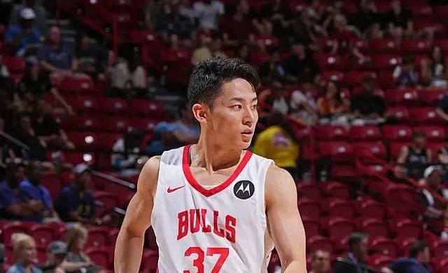 河村勇辉20+10&六记三分球，利伯蒂22+9+6，公牛105-92轻取爵士