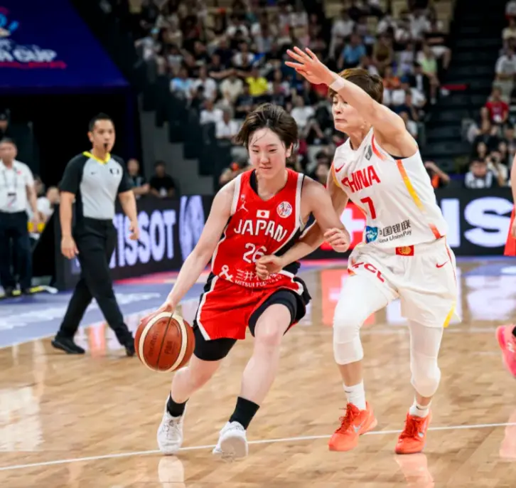 女篮亚洲杯：澳大利亚轻取，中国队爆冷输日本，宫鲁鸣成笑话