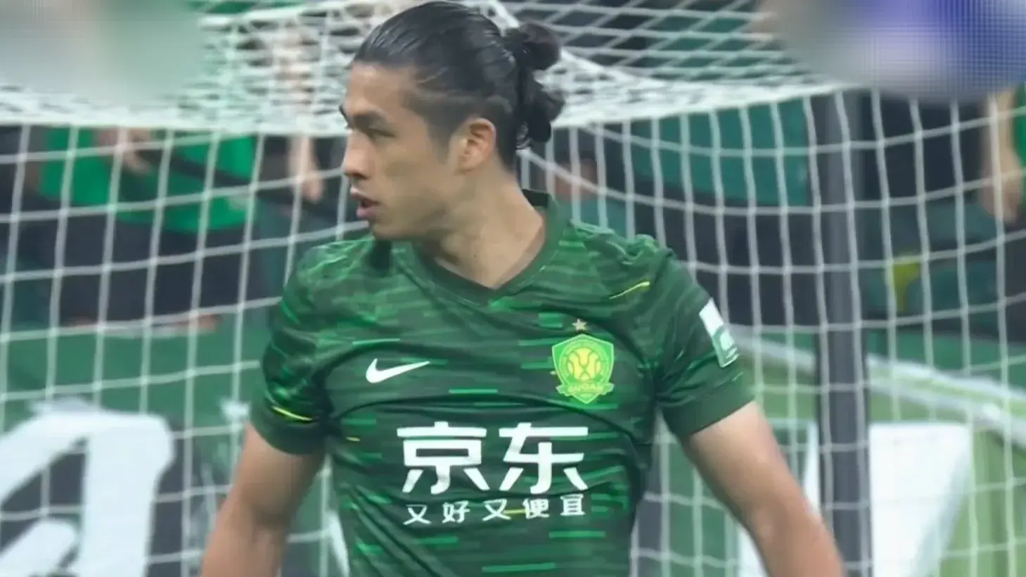 一场3-1，让中超榜首易主，六万人见证 申花登顶，破国安不败金身