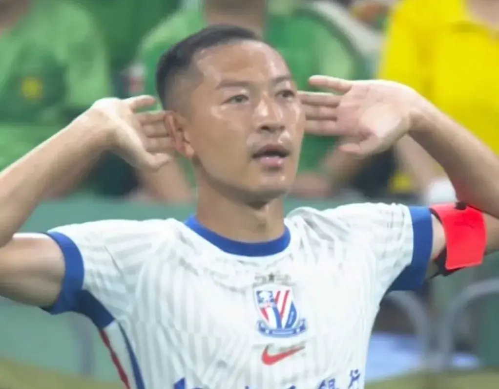 一场3-1，让中超榜首易主，六万人见证 申花登顶，破国安不败金身
