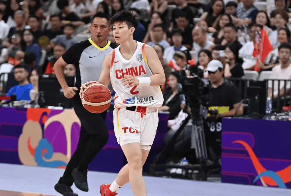 宫鲁鸣脸疼吗？扛旗人首发0分遭弃用，球迷：主动退出国家队吧