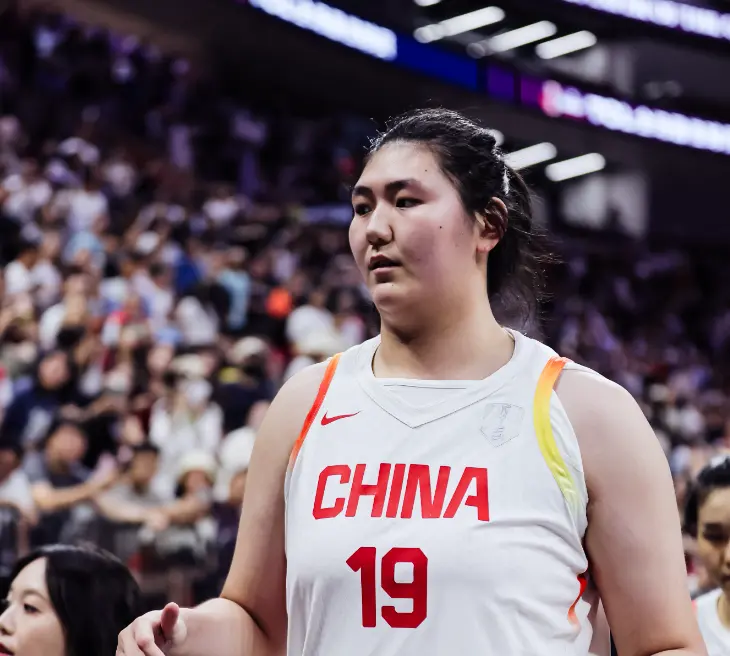 中国女篮输日本女篮，韩旭18+7+7！张子宇17+9尽力，裁判也引争议