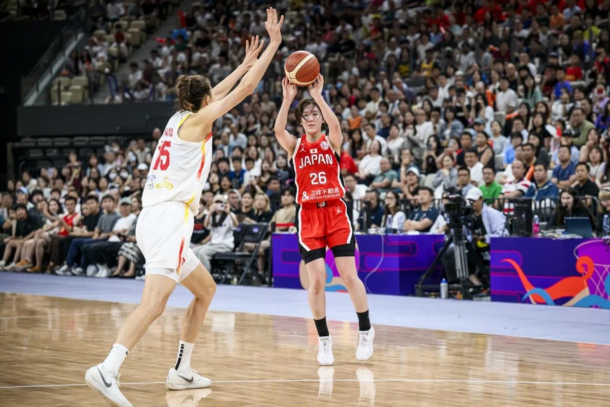 两队各三人得分上双：中国女篮平均2米02，日本女篮仅1米78