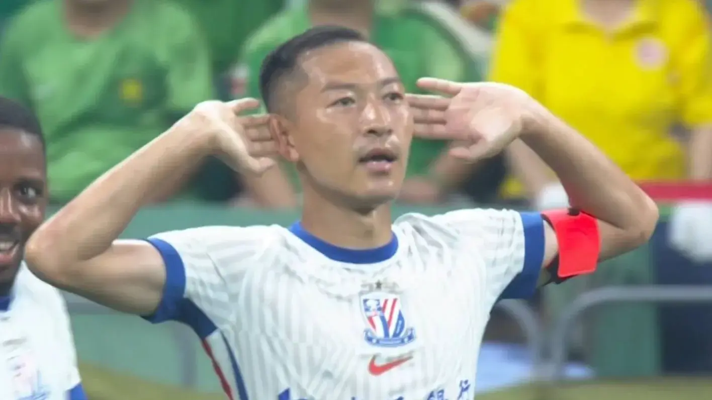 一场3-1，让中超榜首易主，六万人见证 申花登顶，破国安不败金身