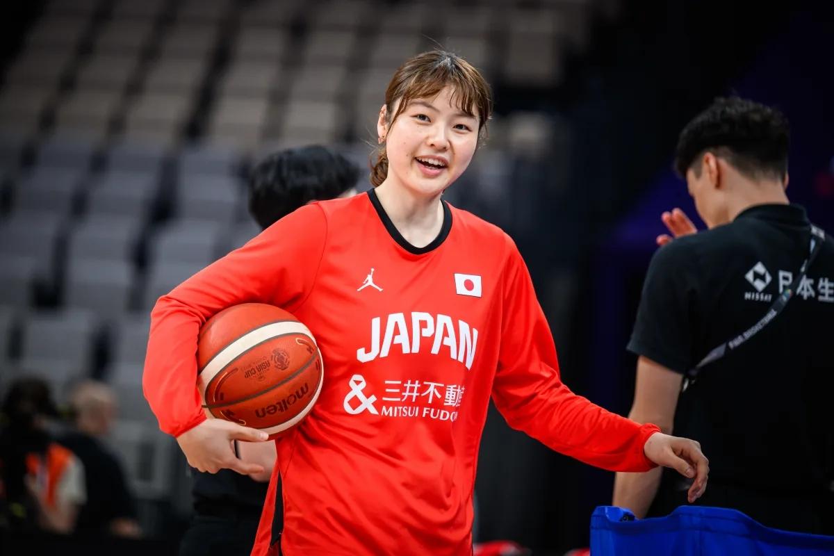 今野纪花全场9中5，三分4中3得到14分3篮板4助攻