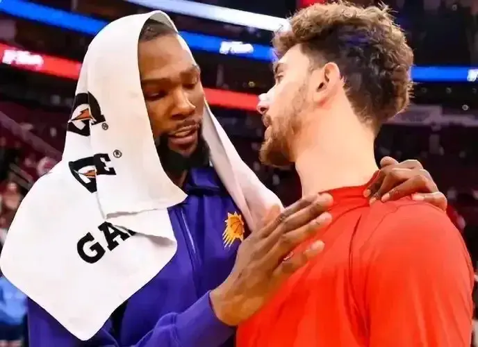 下赛季杜兰特和申京的高低位组合 可能是NBA最难防守的战术之一