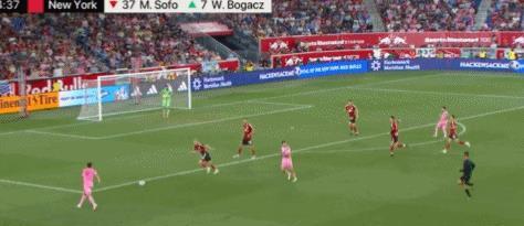 5-1！梅西又“杀疯了”：奔袭30米+独造4球，7场6次双响太夸张