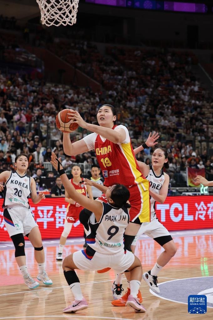 女篮亚洲杯季军赛：中国队对阵韩国队