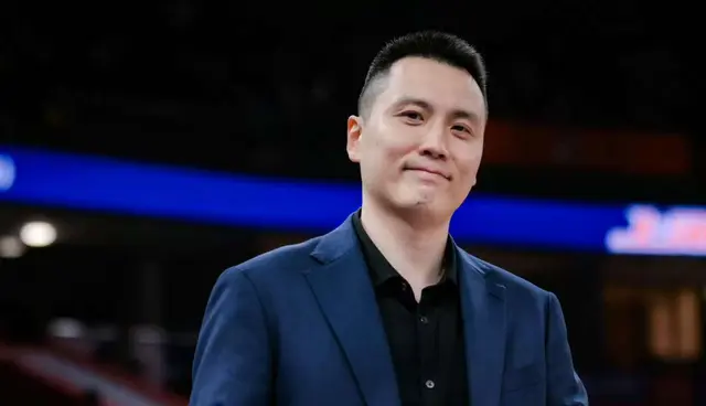 上海男篮33分大胜！击败日本球队，崔晓龙被罚下，偰李永炜爆发