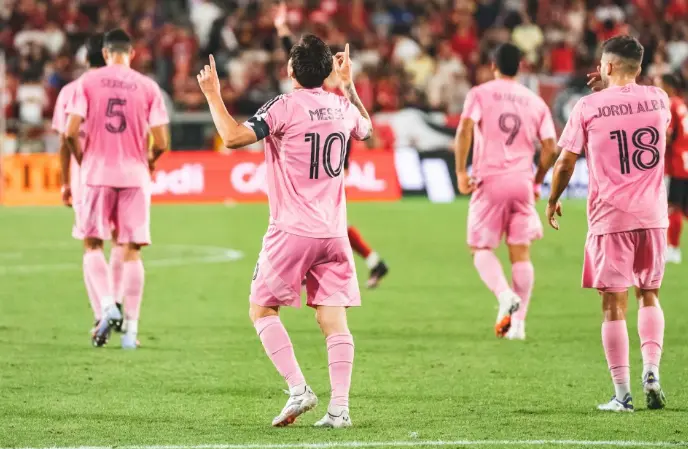 迈阿密5-1，梅西7场有6场双响！他的上帝视角助攻，比进球更漂亮