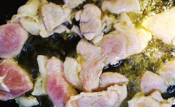 白菜猪肉炖粉条，10块钱搞定全家饭，香到邻居敲门问？