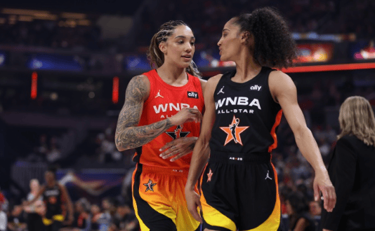 媒体人：WNBA球员全明星赛前集体穿T恤，抗议工资太低