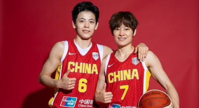 媒体人：杨氏姐妹半决赛呈现出这点实力 天天霸榜热搜图个什么劲？