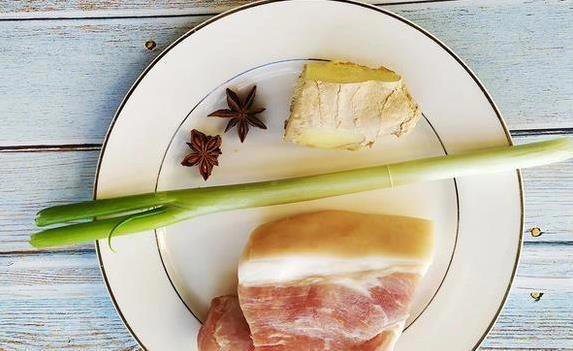 白菜猪肉炖粉条，10块钱搞定全家饭，香到邻居敲门问？