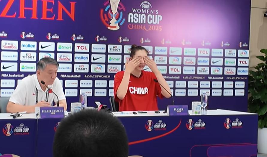 不甘心！韩旭在发布会上哭泣，未来将会重返WNBA