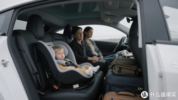 Model Y L的“空间革命”：这次特斯拉终于读懂了家庭用户的刚需