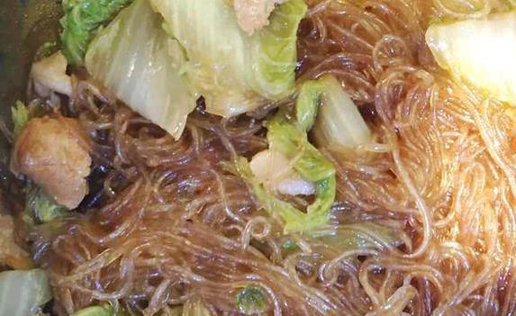 白菜猪肉炖粉条，10块钱搞定全家饭，香到邻居敲门问？