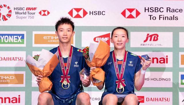 国羽3冠1亚收官！石宇奇决赛力压拉尼尔，蒋振邦魏雅欣王者归来