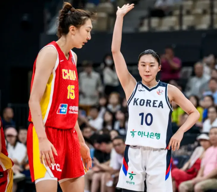 101-66！5人得分上双，王思雨打疯了，1人18分钟0分，中国队夺铜