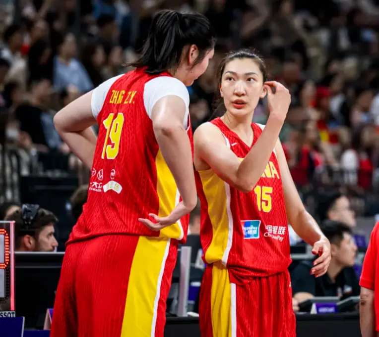 101-66！5人得分上双，王思雨打疯了，1人18分钟0分，中国队夺铜