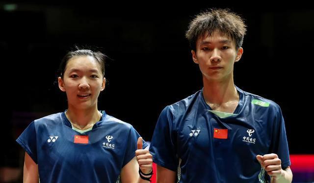 国羽3冠1亚收官！石宇奇决赛力压拉尼尔，蒋振邦魏雅欣王者归来