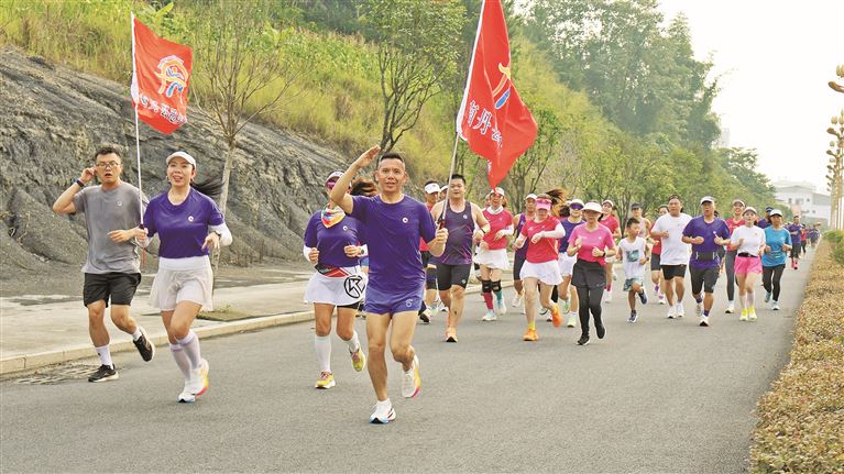环江跑协举行周年庆联谊赛