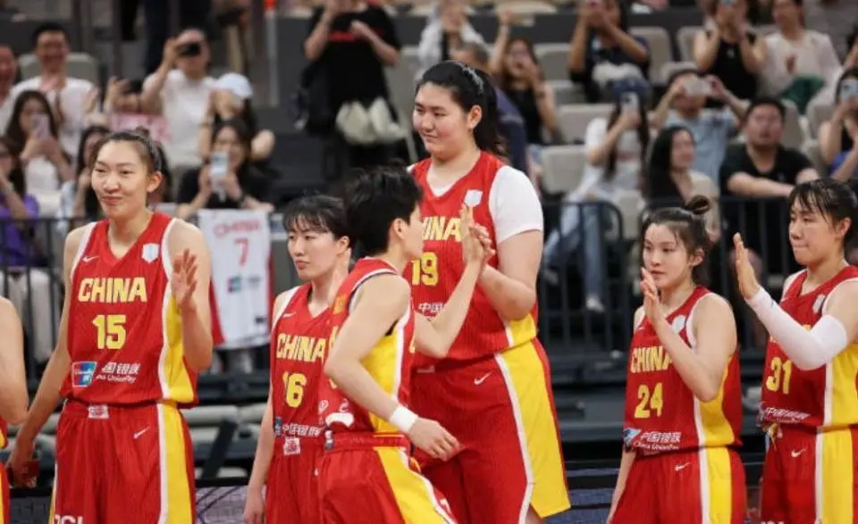 女篮35分大胜韩国夺铜牌，昨天输日本太不应该，宫鲁鸣难辞其咎