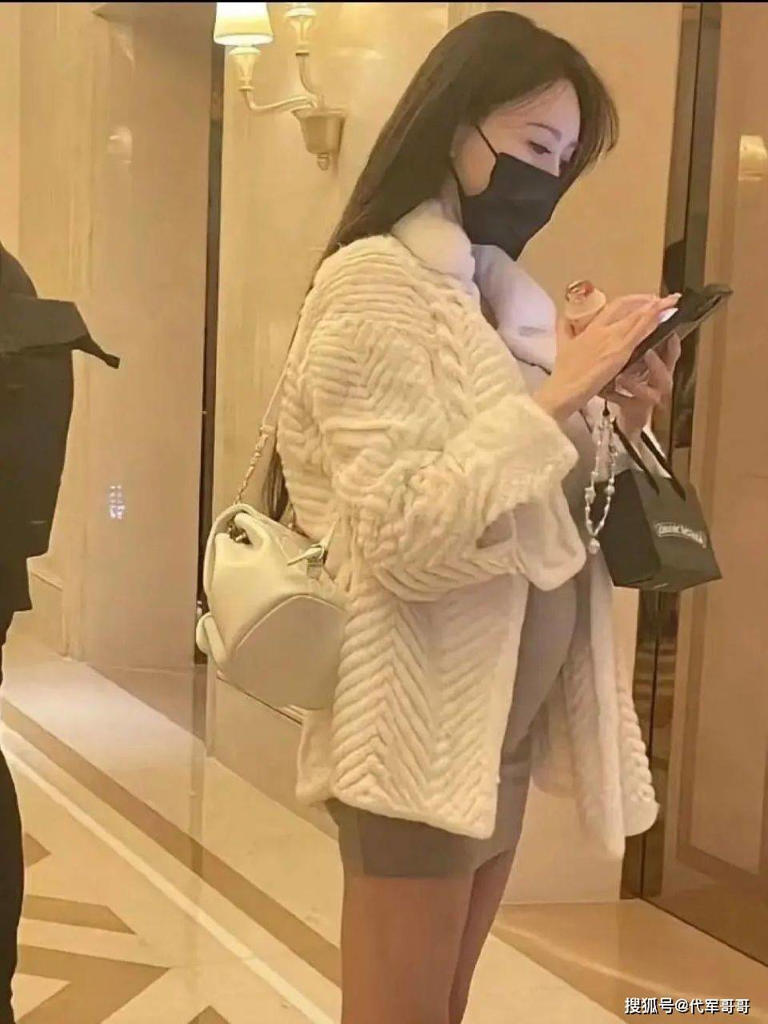 叶珂打破沉默！生女后分手内情曝光，黄晓明私人生活引热议