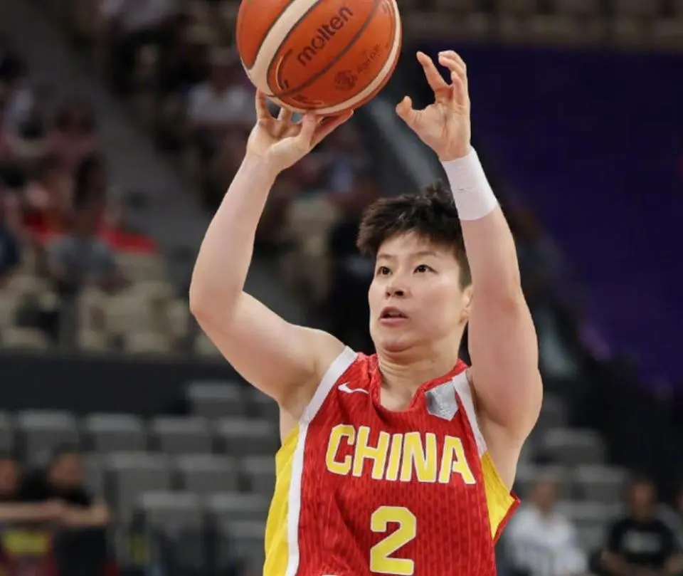 女篮35分大胜韩国夺铜牌，昨天输日本太不应该，宫鲁鸣难辞其咎