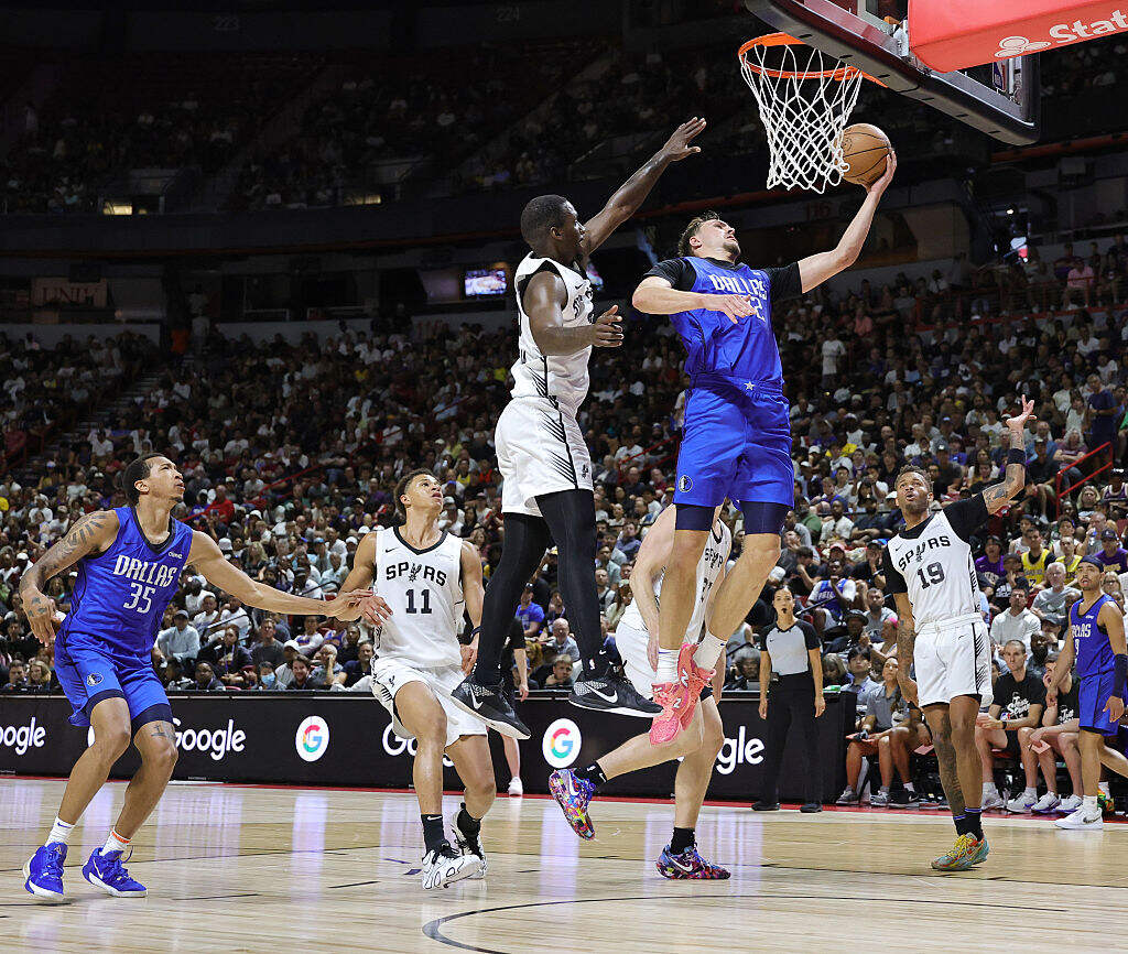 WNBA全明星正赛玩得热闹！NBA夏联球员合同之争战得火爆！