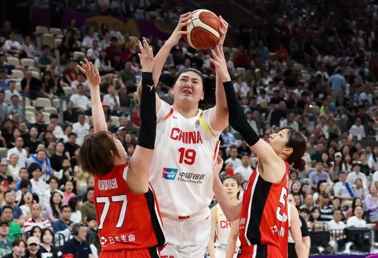 女篮35分大胜韩国夺铜牌，昨天输日本太不应该，宫鲁鸣难辞其咎