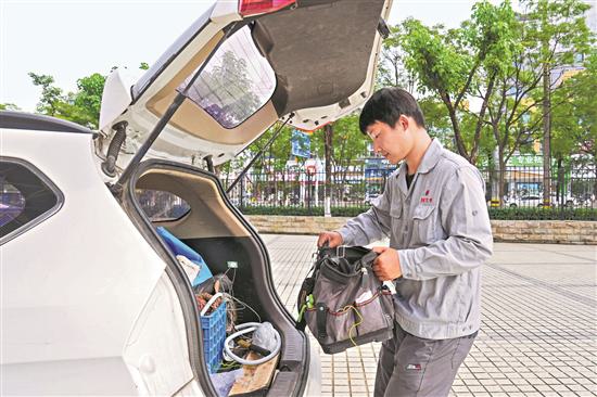 【图片故事】空调维修工的足球梦