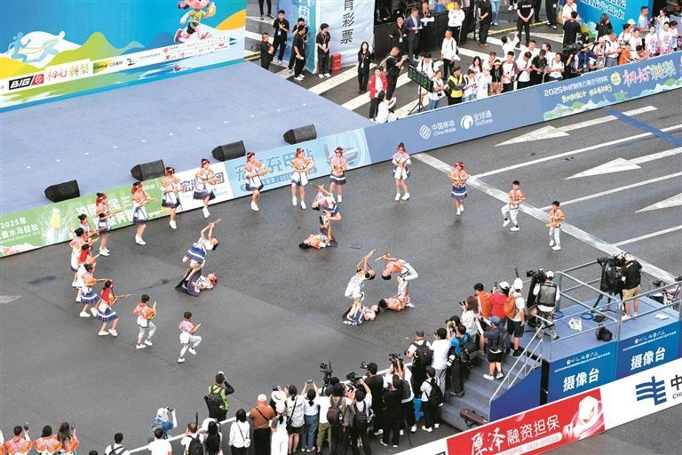 欢乐六马燃赛道