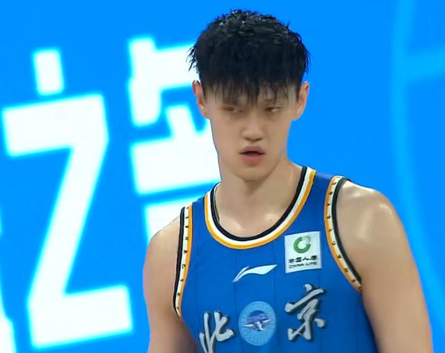 中国男篮：曾凡博无缘2025年亚洲杯