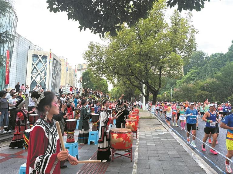 欢乐六马燃赛道
