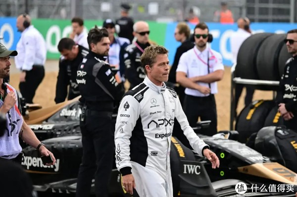 《F1：狂飙飞车》登陆暑期档，引发观众期待！