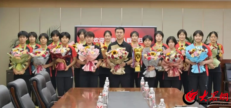 潍坊七中女排，全国冠军！