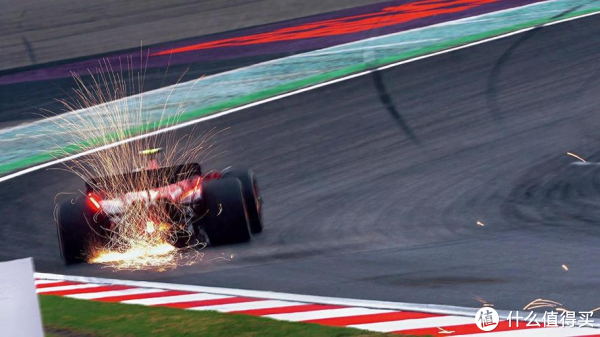 《F1：狂飙飞车》登陆暑期档，引发观众期待！