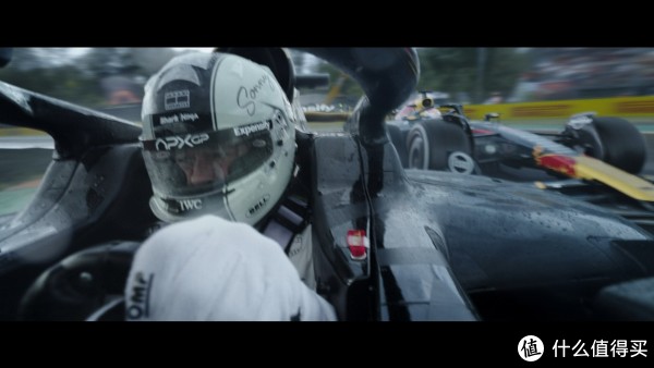 《F1：狂飙飞车》登陆暑期档，引发观众期待！